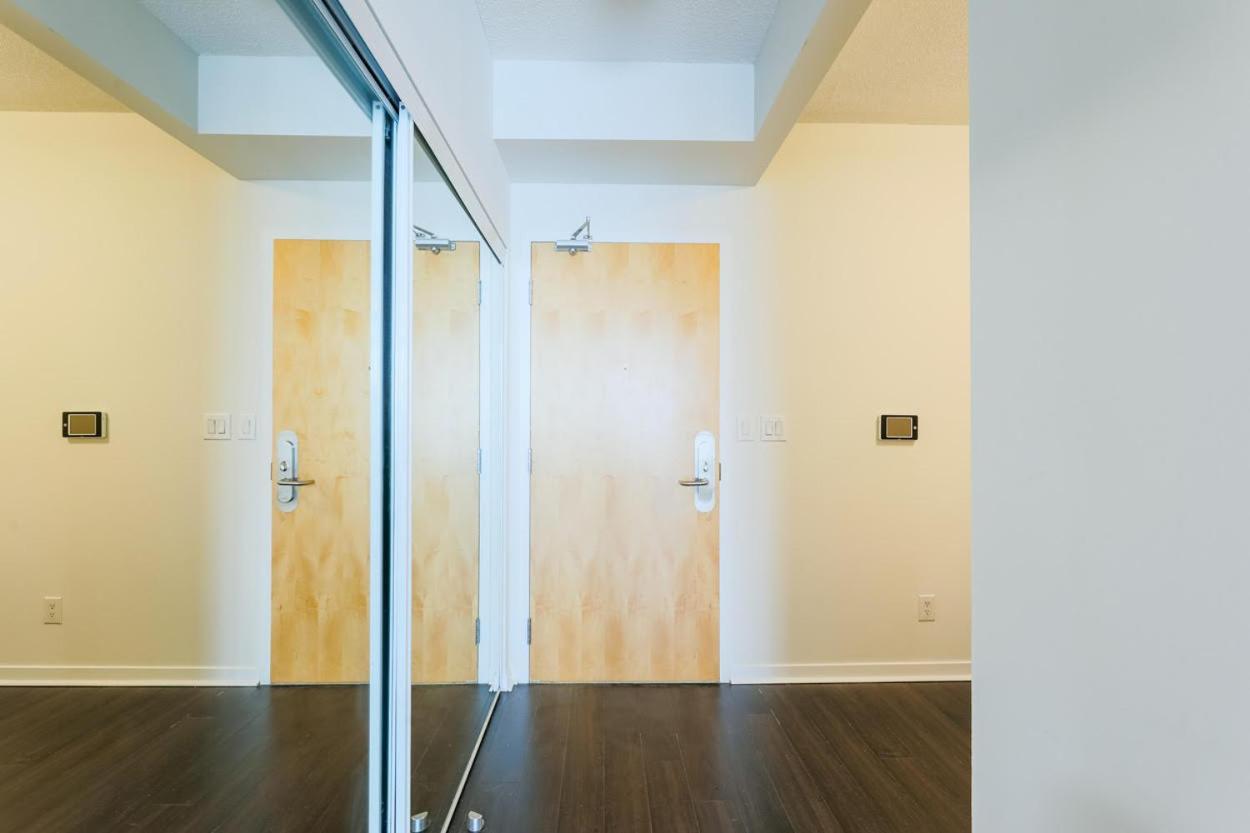 Skyline Elegance Condo Торонто Екстер'єр фото