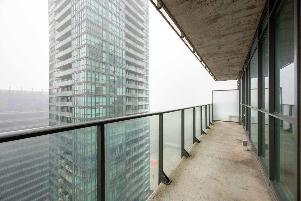 Skyline Elegance Condo Торонто Екстер'єр фото