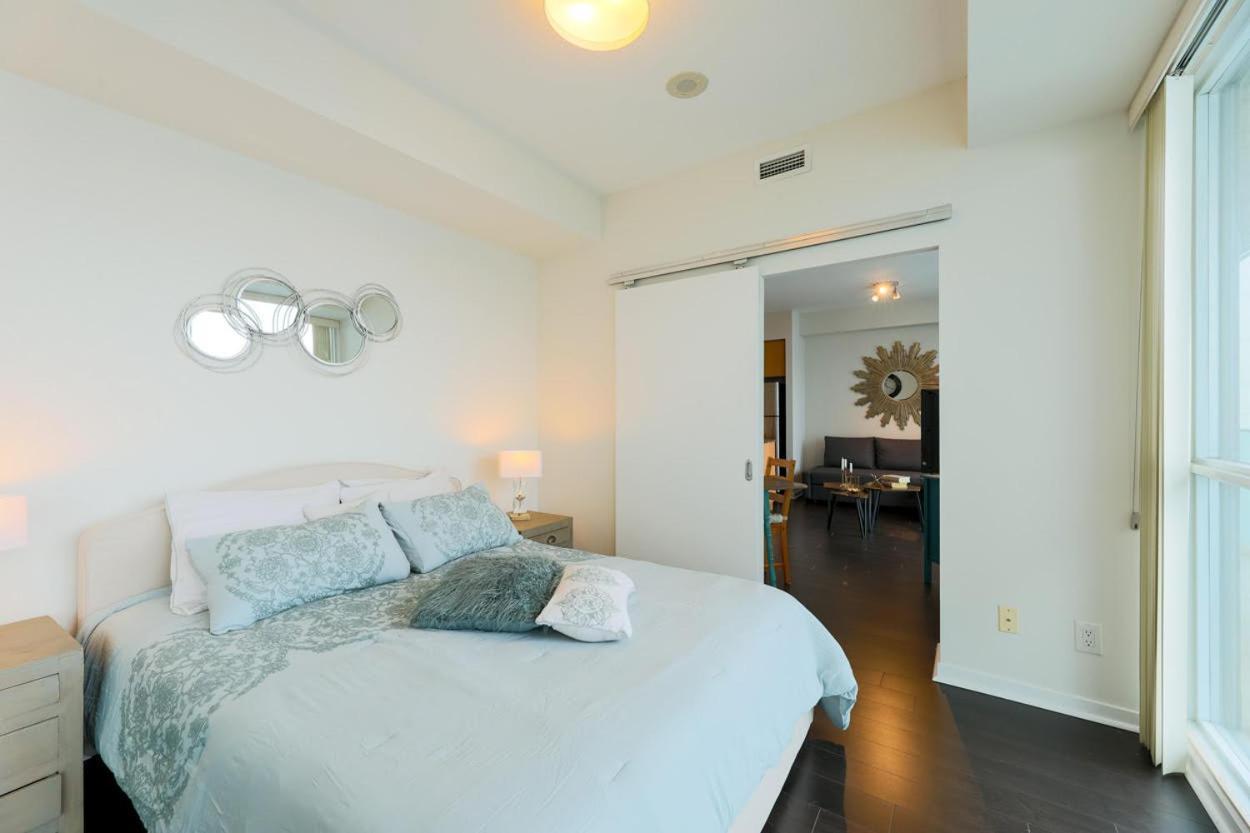 Skyline Elegance Condo Торонто Екстер'єр фото